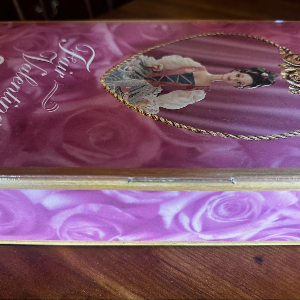 1997 Hallmark Special edition Fair Valentine Collectible Barbie - Picture 8 of 11